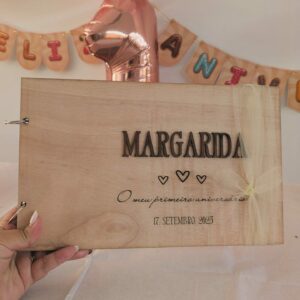 Albúm de madeira personalizável