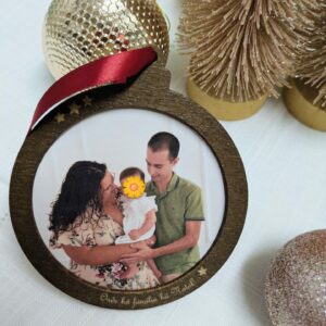 bola de natal madeira família